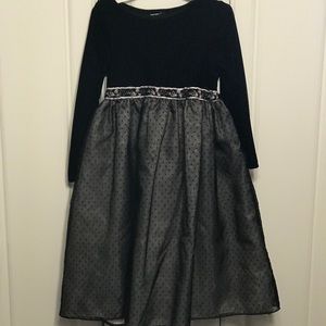 C8). Beautiful 🖤Black velvet formal dress